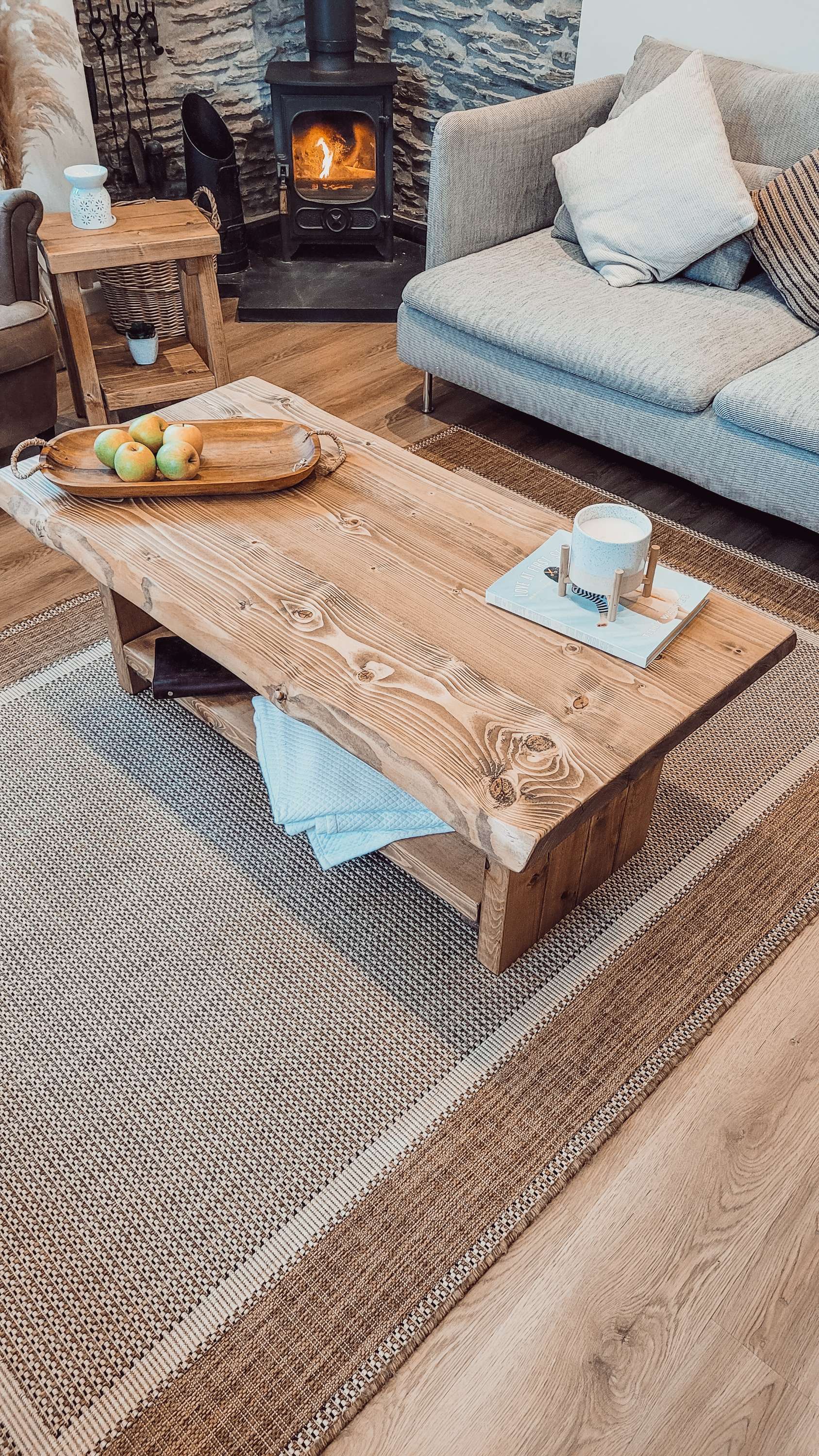 LORIE Chunky Live / Waney Edge Coffee Table With Shelf